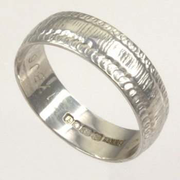 18ct white gold 5.1g Wedding Ring size Q